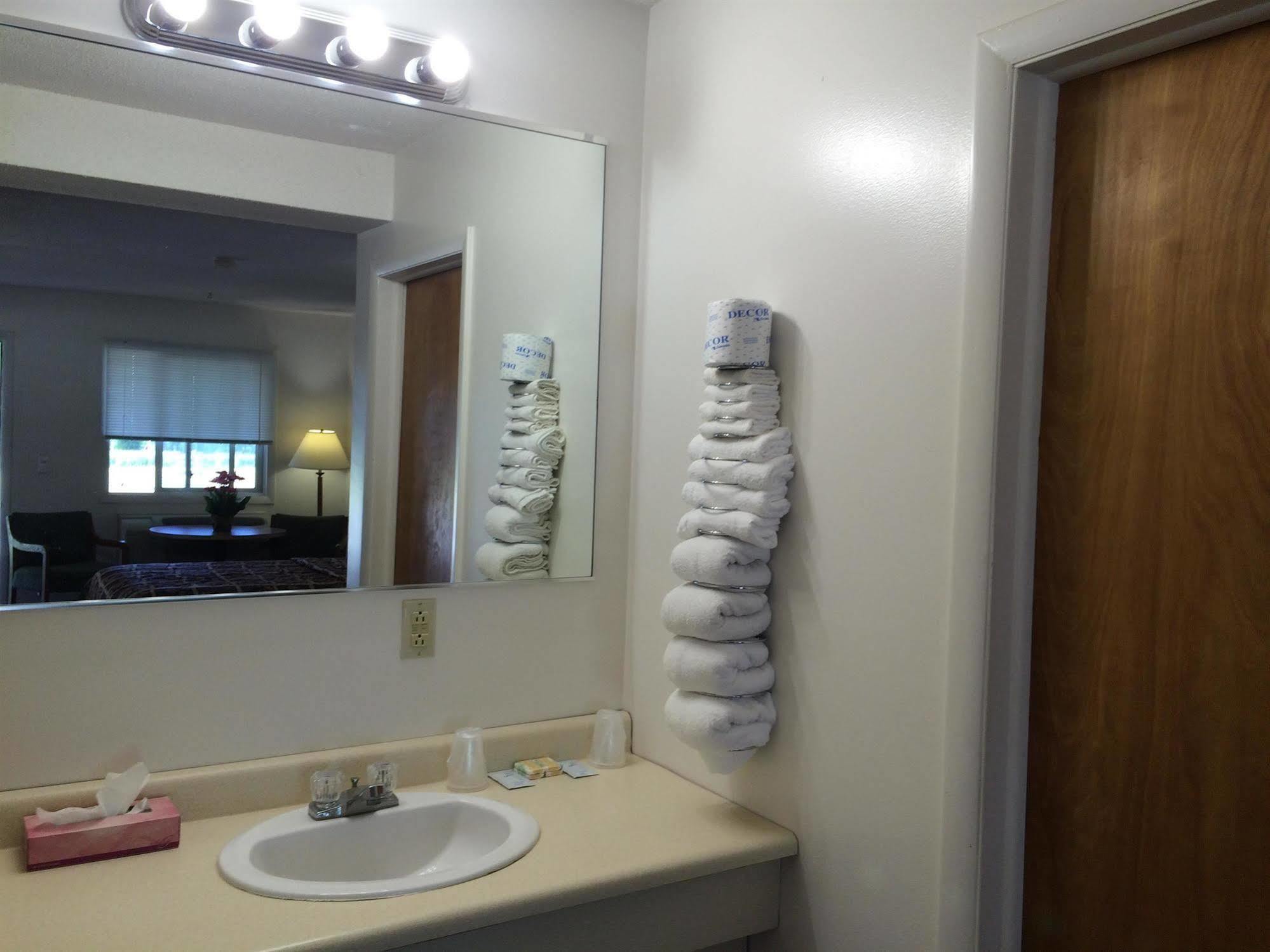 Port Lodge Motel Pulaski Dış mekan fotoğraf